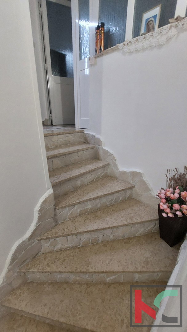 Istra, Ližnjan, vzdrževana hiša z urejenim vrtom na mirni lokaciji, delni pogled na morje, #prodaja
