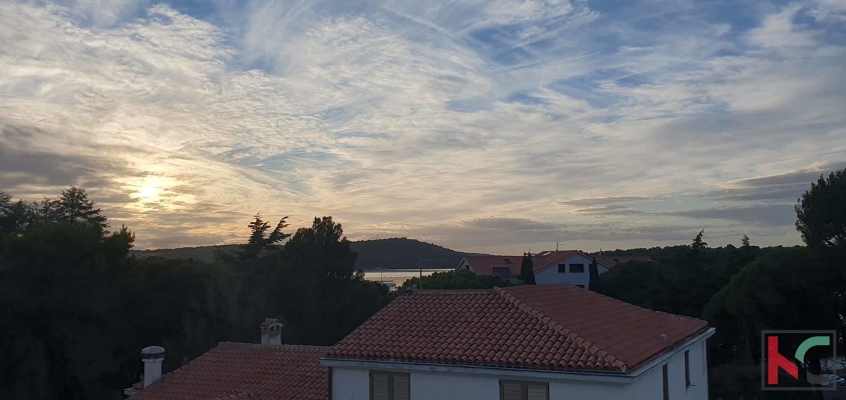 Istra, Medulin, apartma z balkonom in pogledom na morje, 200 metrov od morja #prodaja