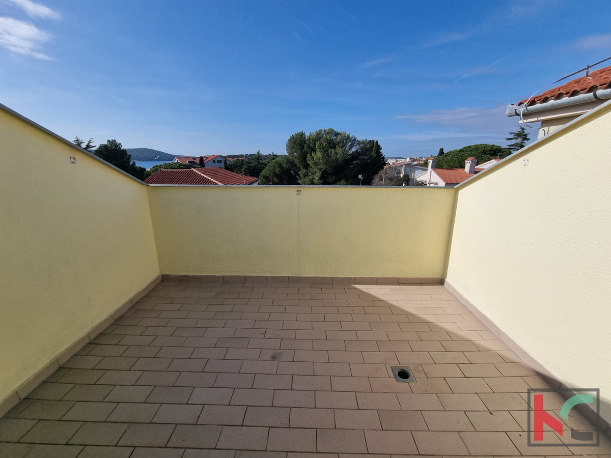 Istra, Medulin, apartma z balkonom in pogledom na morje, 200 metrov od morja #prodaja
