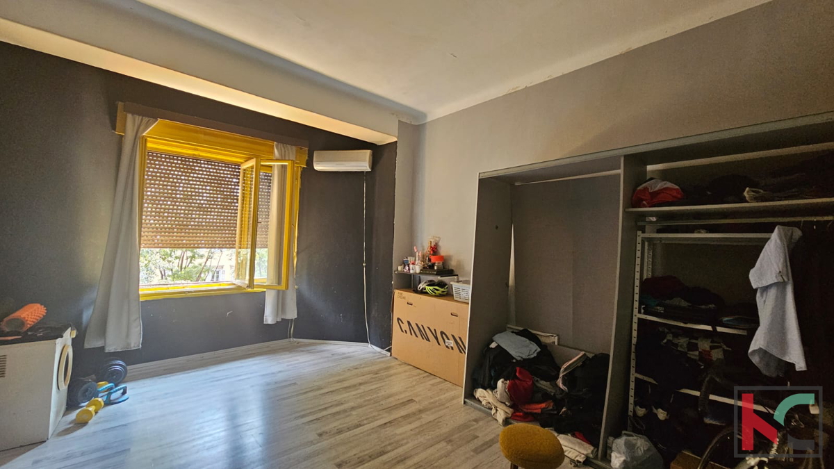 Pula, Center, stanovanje v centru mesta s potencialom, 4 spalnice, 1 kopalnica, 125 m2 #prodaja