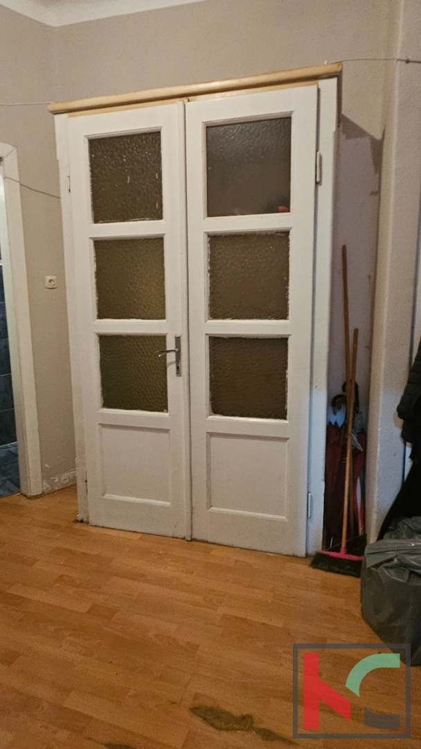 Pula, Center, stanovanje v centru mesta s potencialom, 4 spalnice, 1 kopalnica, 125 m2 #prodaja