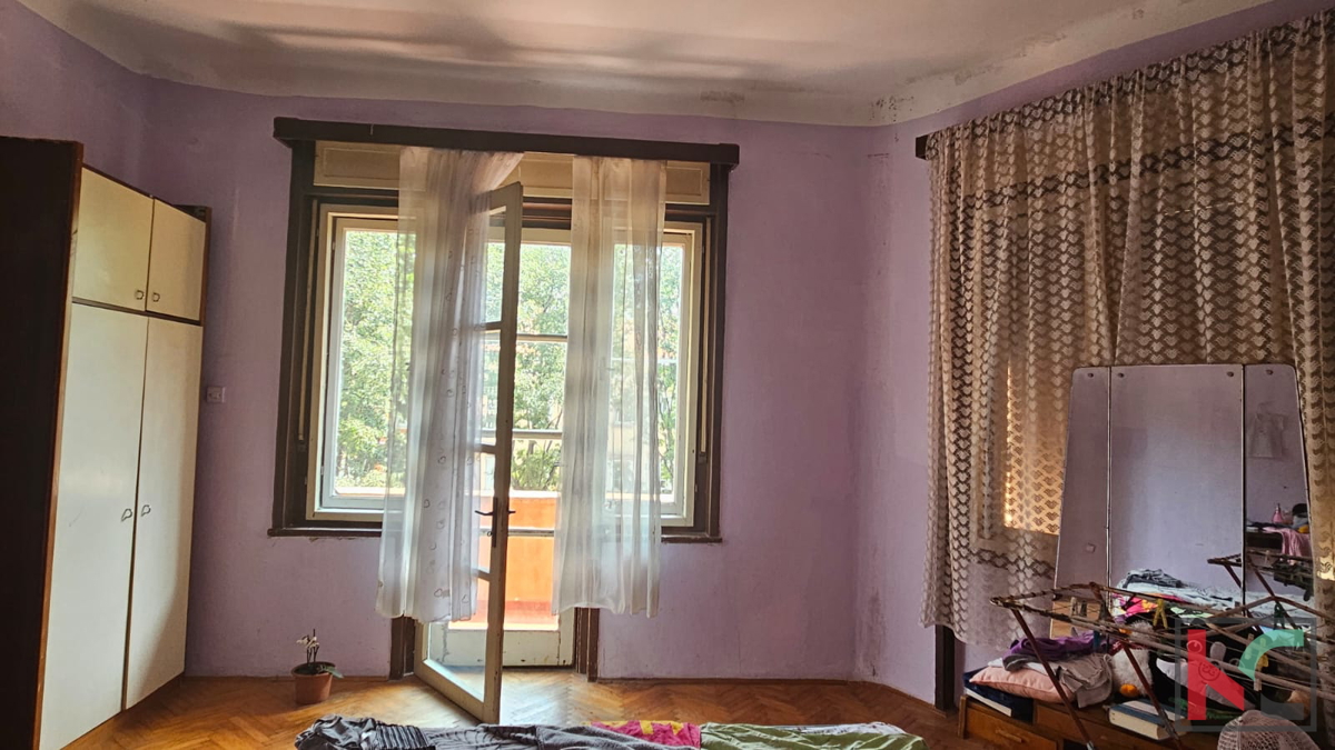 Pula, Center, stanovanje v centru mesta s potencialom, 4 spalnice, 1 kopalnica, 125 m2 #prodaja
