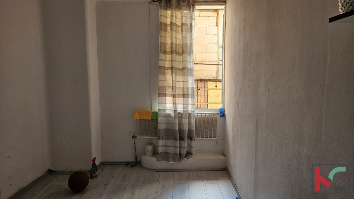 Pula, Center, stanovanje v centru mesta s potencialom, 4 spalnice, 1 kopalnica, 125 m2 #prodaja