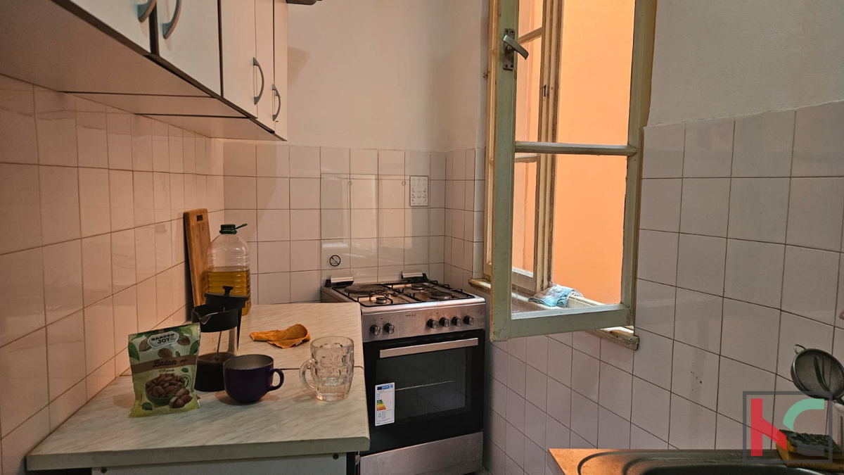 Pula, Center, stanovanje v centru mesta s potencialom, 4 spalnice, 1 kopalnica, 125 m2 #prodaja