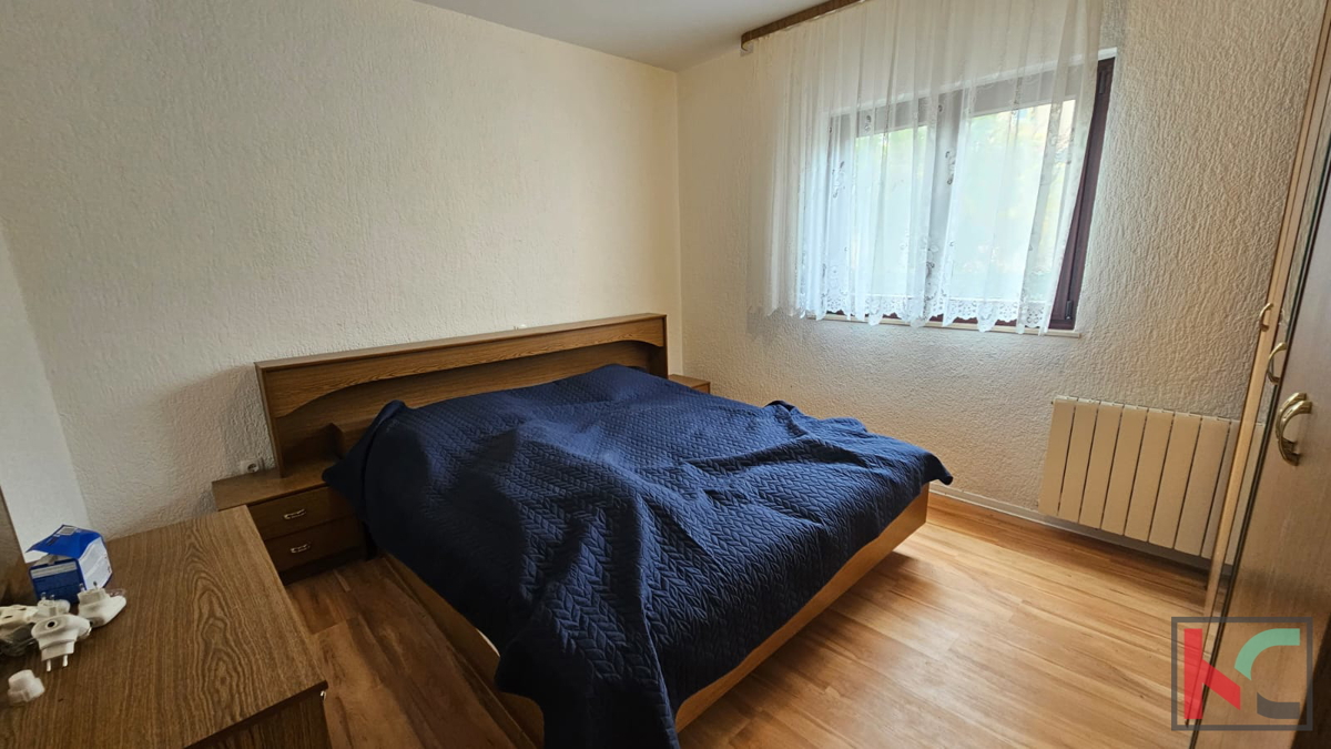 Istra, Poreč, samostojna hiša s tremi apartmaji in garažo, urejen vrt, blizu plaže, #prodaja