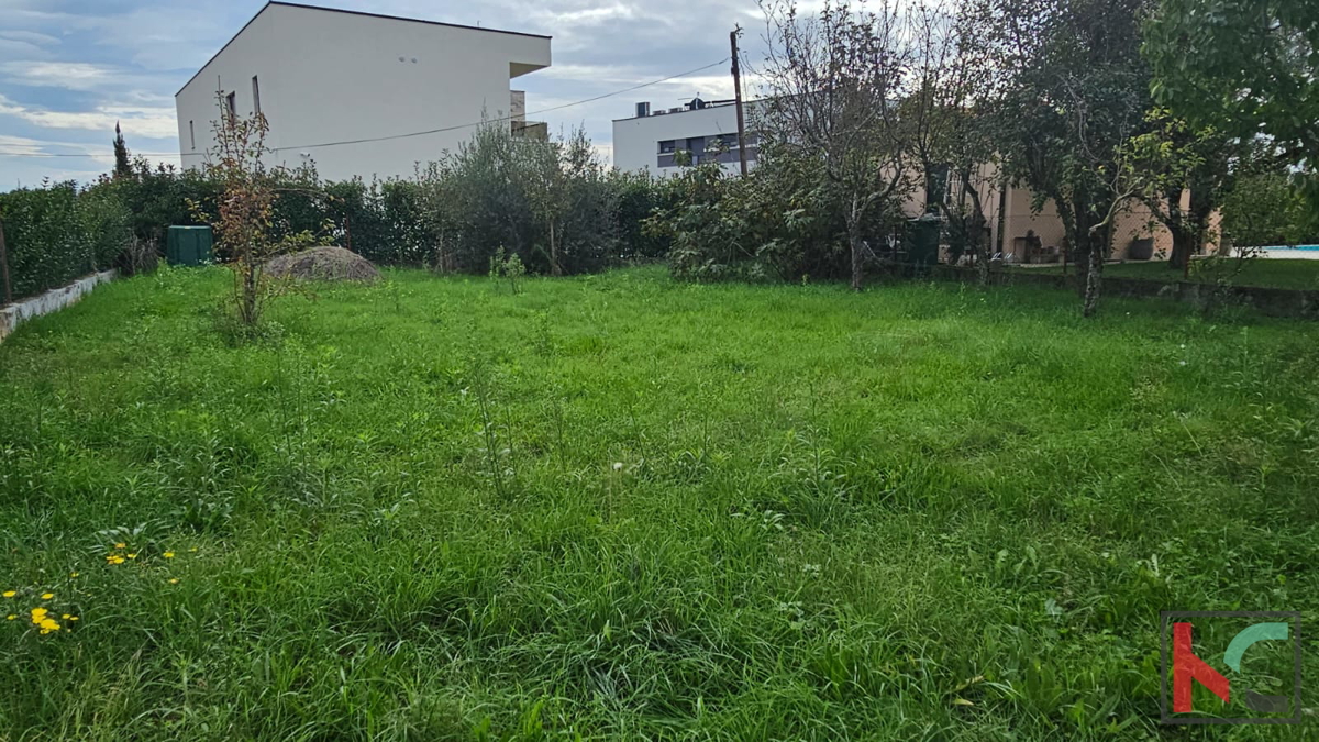 Istra, Poreč, samostojna hiša s tremi apartmaji in garažo, urejen vrt, blizu plaže, #prodaja