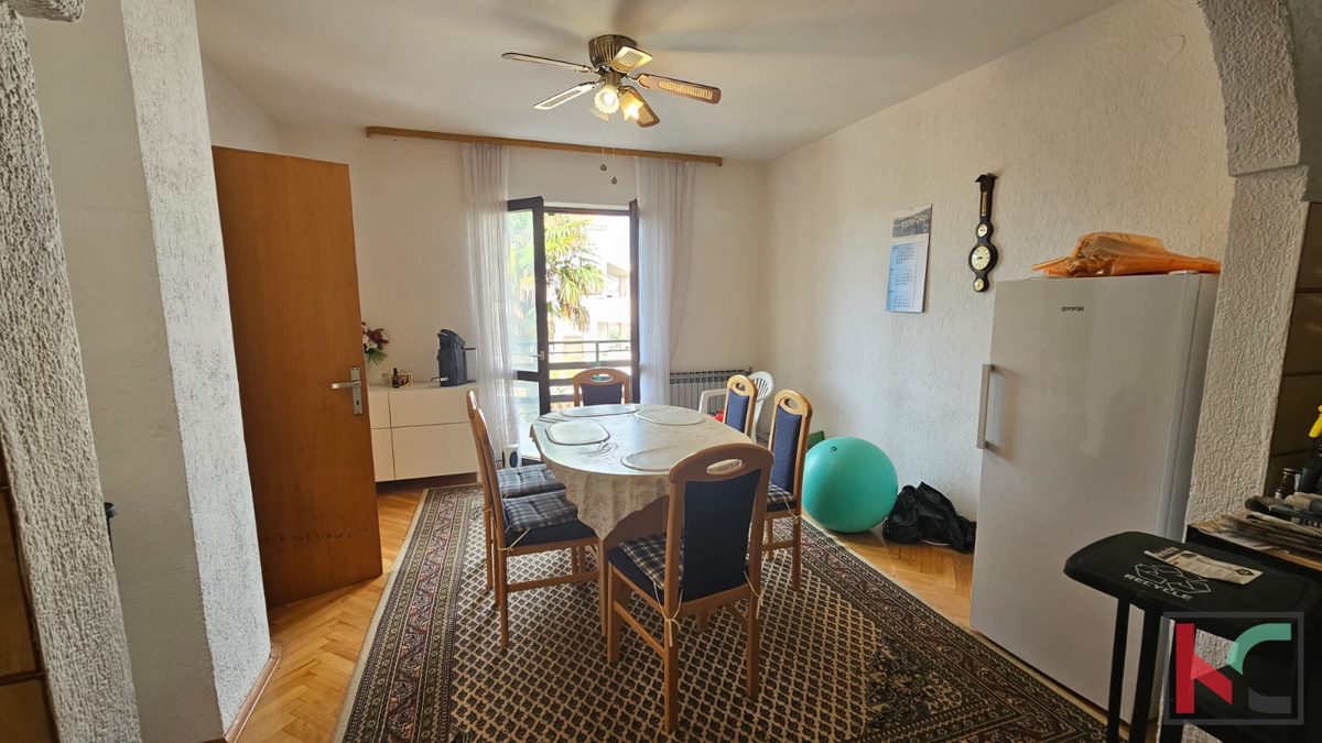 Istra, Poreč, samostojna hiša s tremi apartmaji in garažo, urejen vrt, blizu plaže, #prodaja