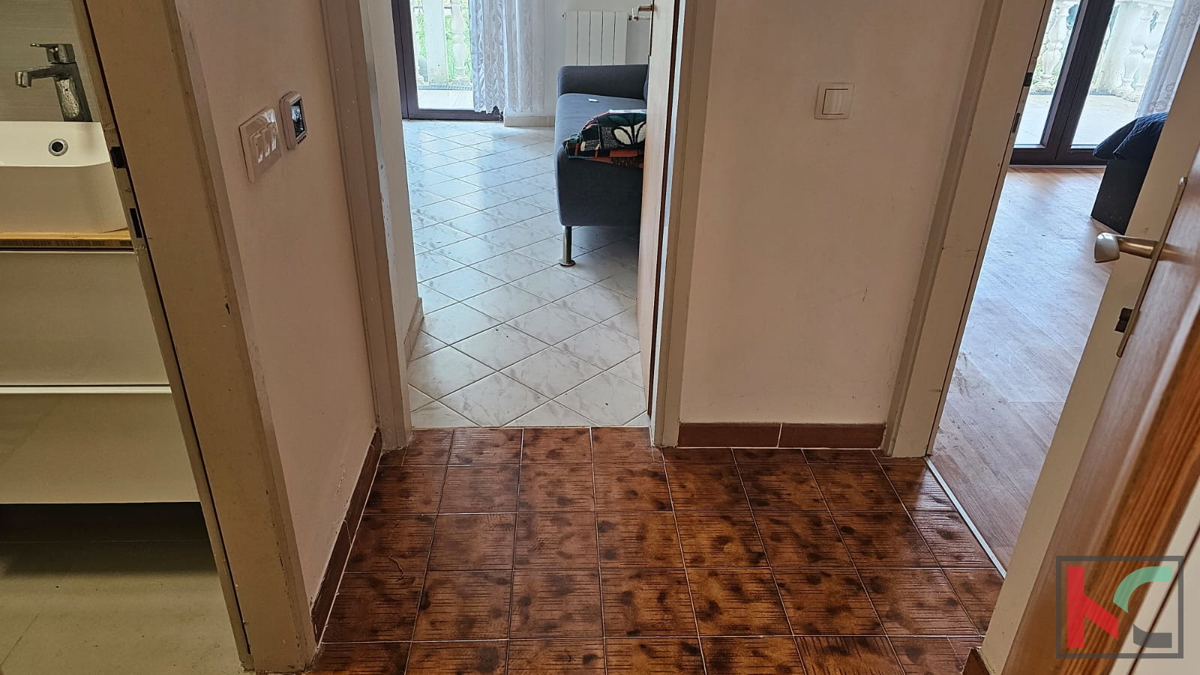 Istra, Poreč, samostojna hiša s tremi apartmaji in garažo, urejen vrt, blizu plaže, #prodaja