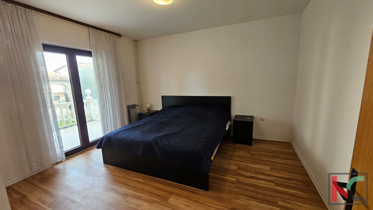 Istra, Poreč, samostojna hiša s tremi apartmaji in garažo, urejen vrt, blizu plaže, #prodaja