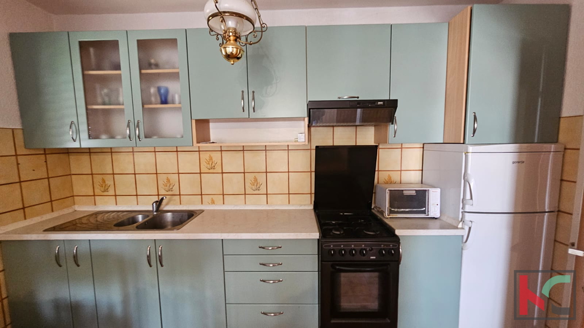 Istra, Poreč, samostojna hiša s tremi apartmaji in garažo, urejen vrt, blizu plaže, #prodaja