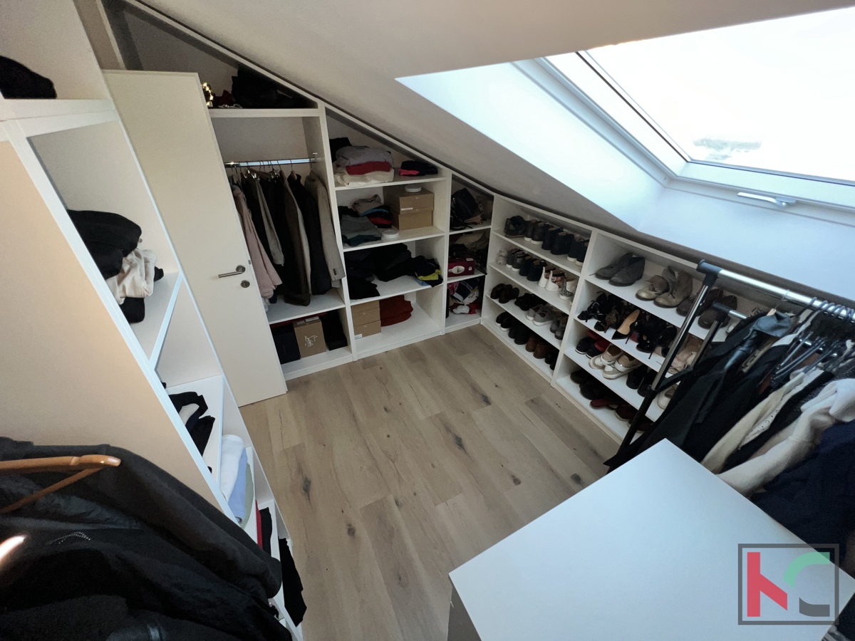 POREČ, TROSOBNO STANOVANJE 126 m2 #PRODAJA