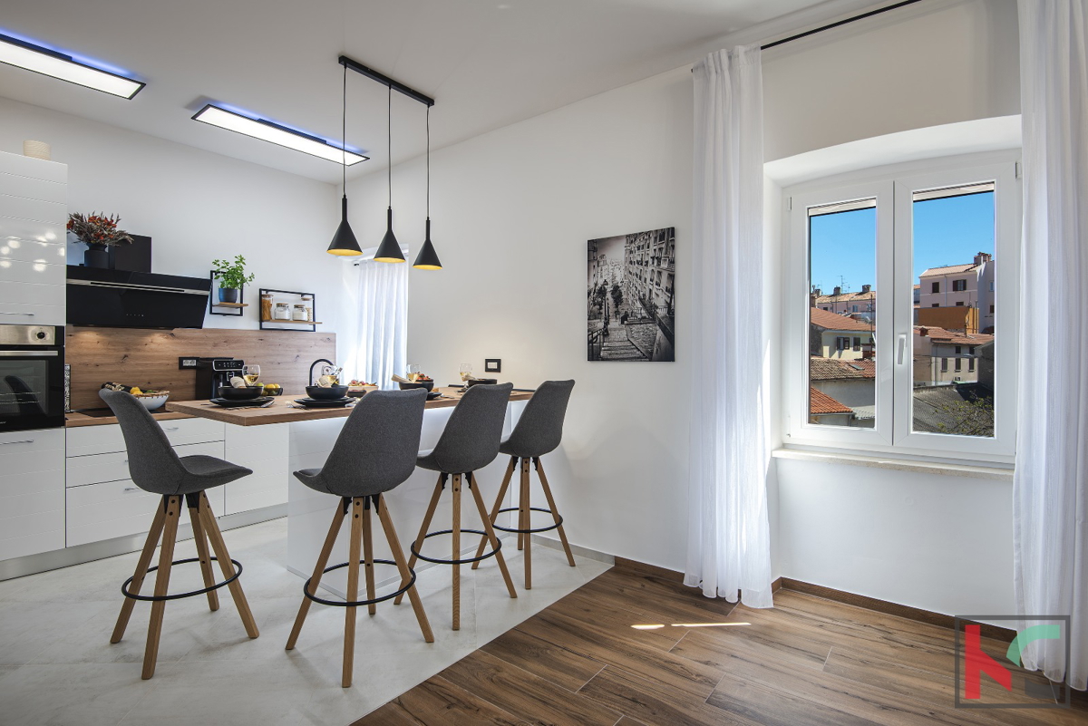 PULA, CENTER, RENOVIRANO STANOVANJE 62,48 m2 2S+DB, #PRODAJA