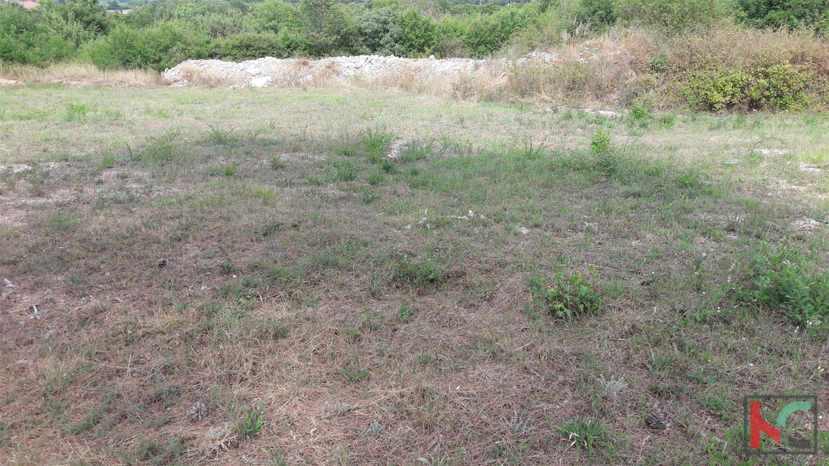 Rovinjsko Selo, nedokončano hišo 450m2, vrt 3521m2