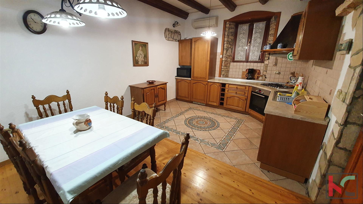 Istra, Šišan, hiša 144m2 rustikalno urejena