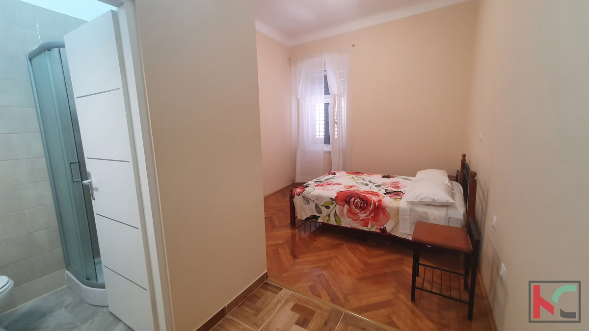 Pula, 200 m od Arene, obnovljena samostojna hiša z velikim potencialom