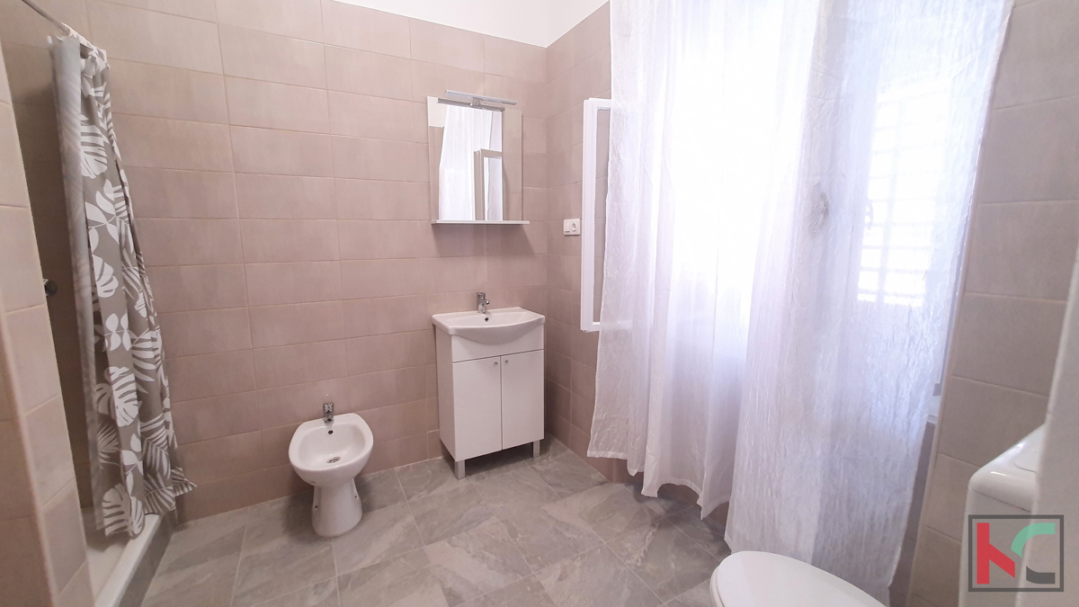 Pula, 200 m od Arene, obnovljena samostojna hiša z velikim potencialom