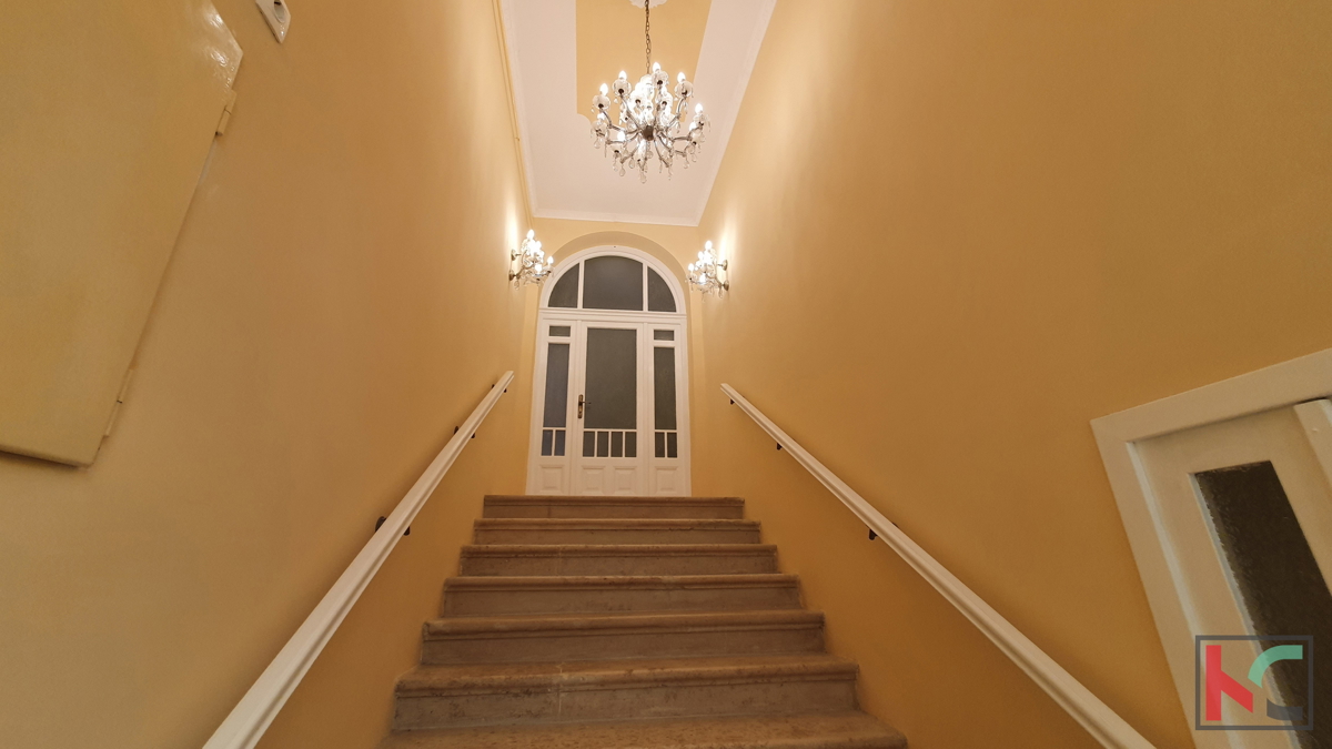 Pula, 200 m od Arene, obnovljena samostojna hiša z velikim potencialom