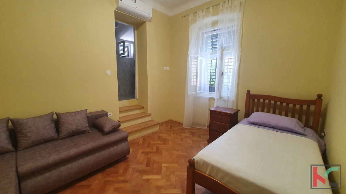 Pula, 200 m od Arene, obnovljena samostojna hiša z velikim potencialom