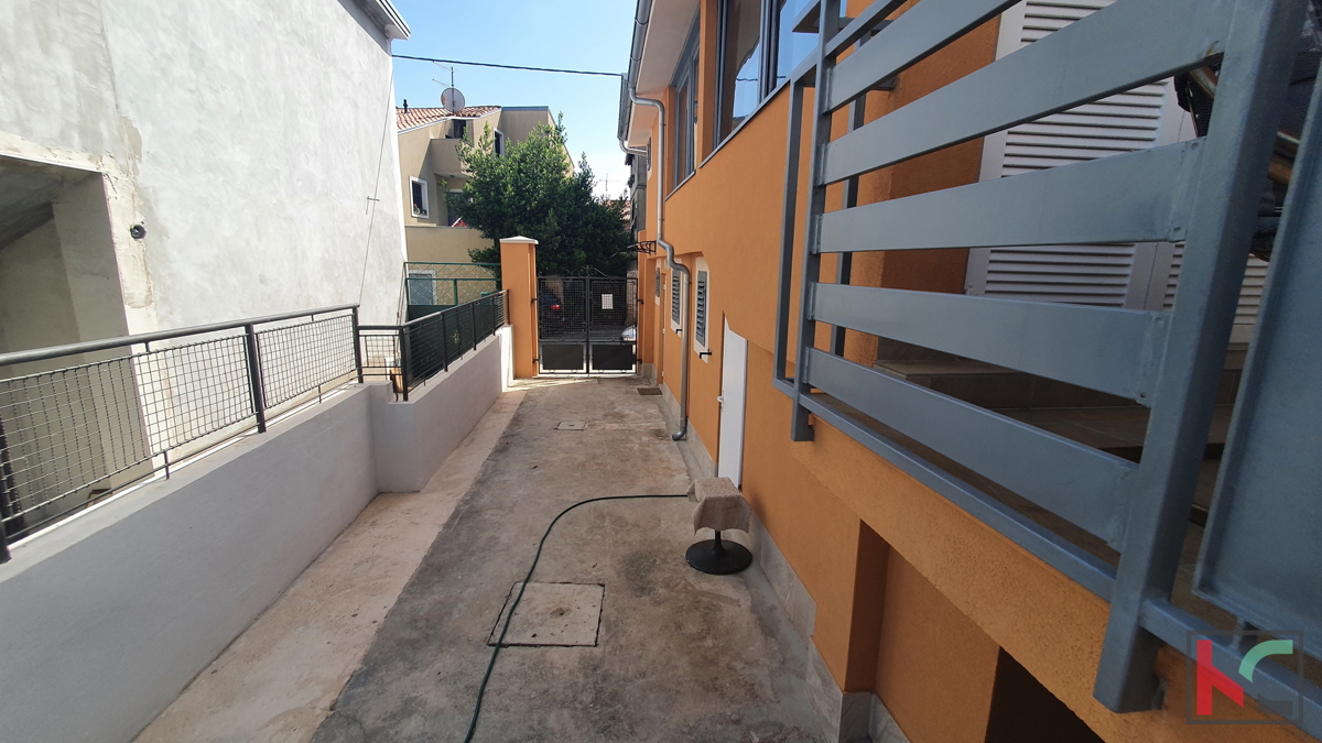 Pula, 200 m od Arene, obnovljena samostojna hiša z velikim potencialom