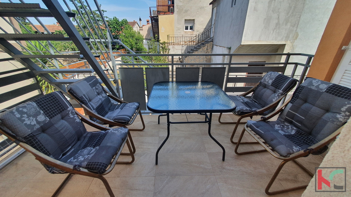 Pula, 200 m od Arene, obnovljena samostojna hiša z velikim potencialom