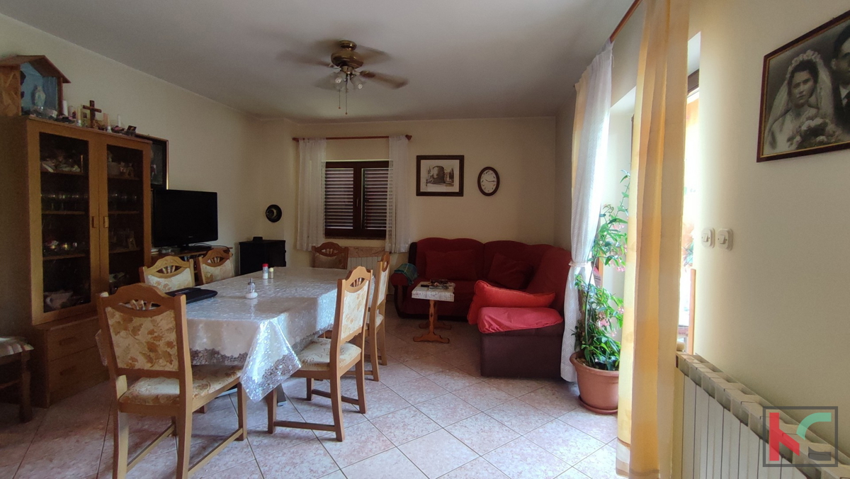 Istra, Pula, Šišan, družinska hiša na parceli 3731 m2