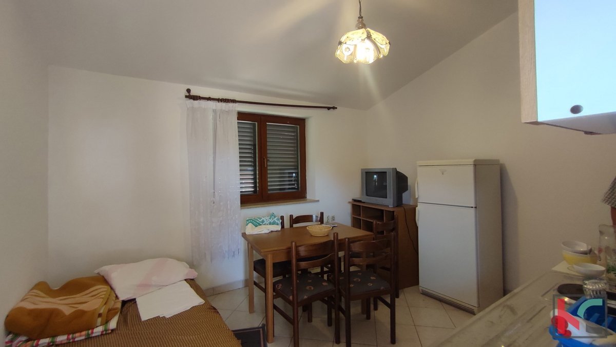 Istra, Pula, Šišan, družinska hiša na parceli 3731 m2