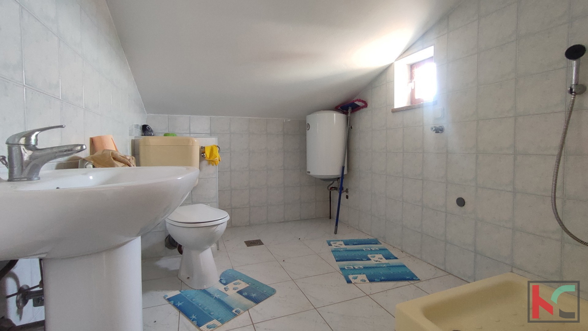 Istra, Pula, Šišan, družinska hiša na parceli 3731 m2