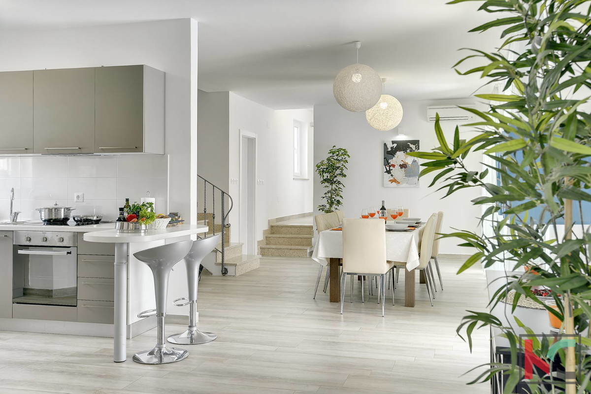Istra, Medulin, dvojne Vile 440m2