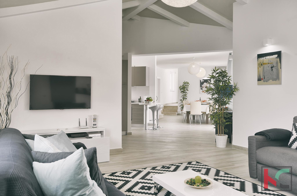 Istra, Medulin, dvojne Vile 440m2