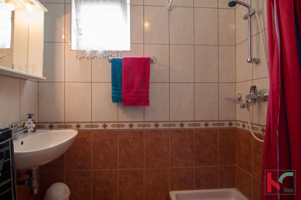 Istra, Fažana, Valbandon, družinska hiša z bazenom in 3 apartmaji, #prodaja