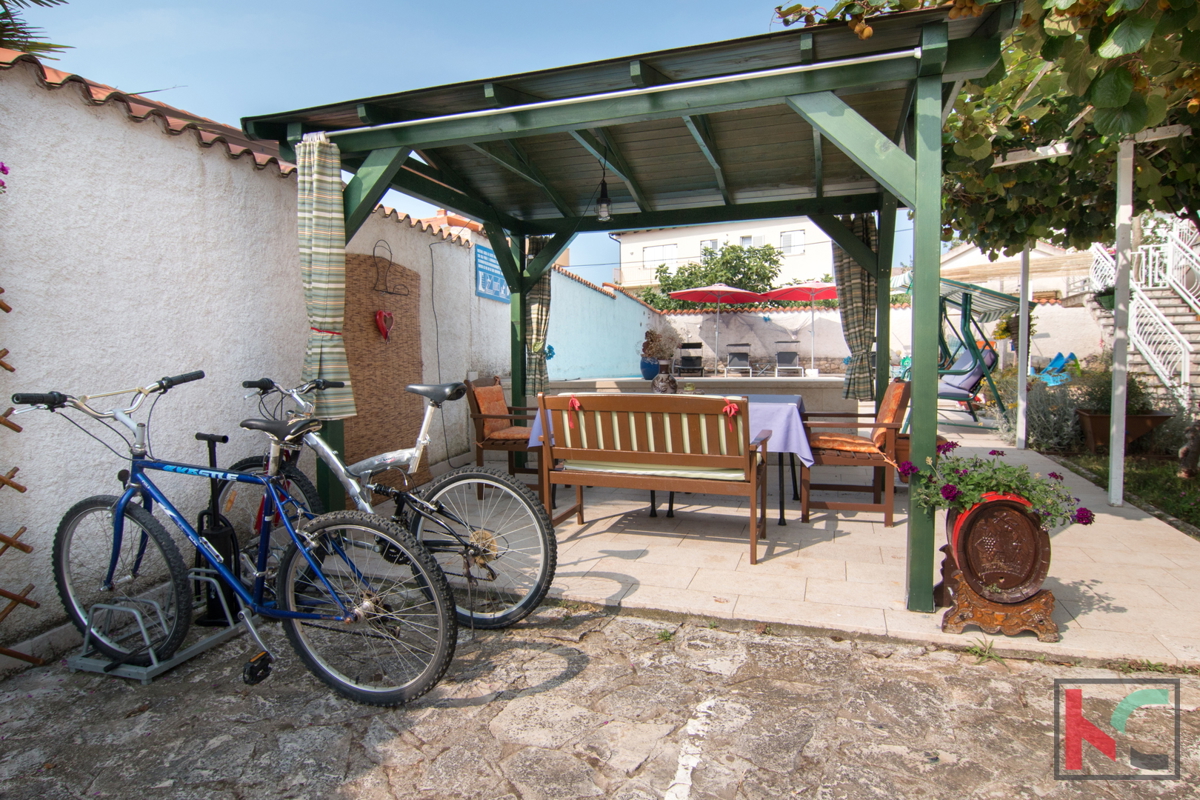 Istra, Fažana, Valbandon, družinska hiša z bazenom in 3 apartmaji, #prodaja