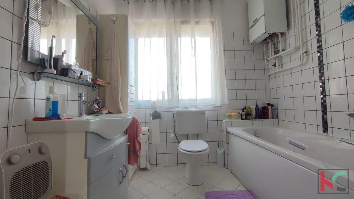 Istra, Fažana, Valbandon, družinska hiša z bazenom in 3 apartmaji, #prodaja