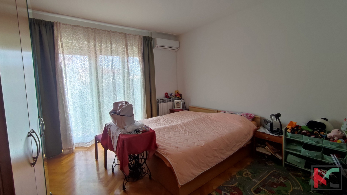 Istra, Fažana, Valbandon, družinska hiša z bazenom in 3 apartmaji, #prodaja