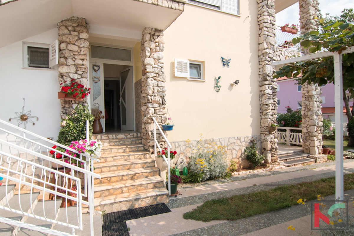 Istra, Fažana, Valbandon, družinska hiša z bazenom in 3 apartmaji, #prodaja