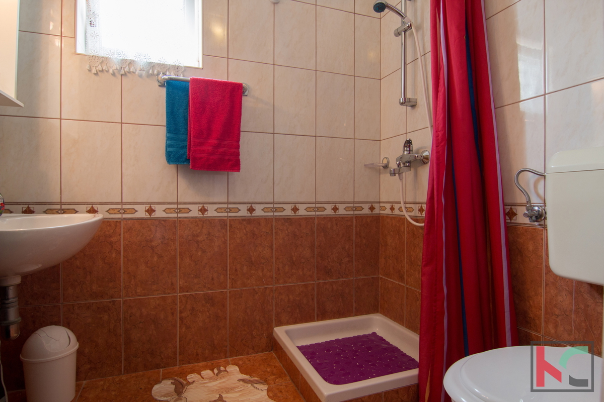 Istra, Fažana, Valbandon, družinska hiša z bazenom in 3 apartmaji, #prodaja