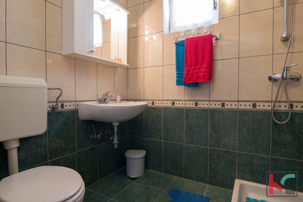 Istra, Fažana, Valbandon, družinska hiša z bazenom in 3 apartmaji, #prodaja