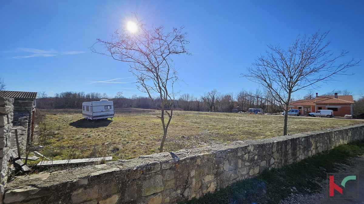 Istra - Žminj, gradbeno zemljišče 701m2, pravilne oblike #prodaja