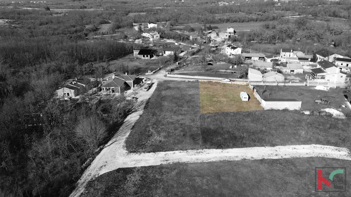 Istra - Žminj, gradbeno zemljišče 701m2, pravilne oblike #prodaja