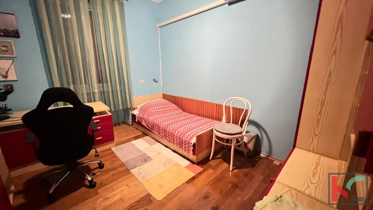 Pula, Center, prostorno stanovanje s tremi spalnicami in garažo v centru Pule, v bližini Arene, #prodaja