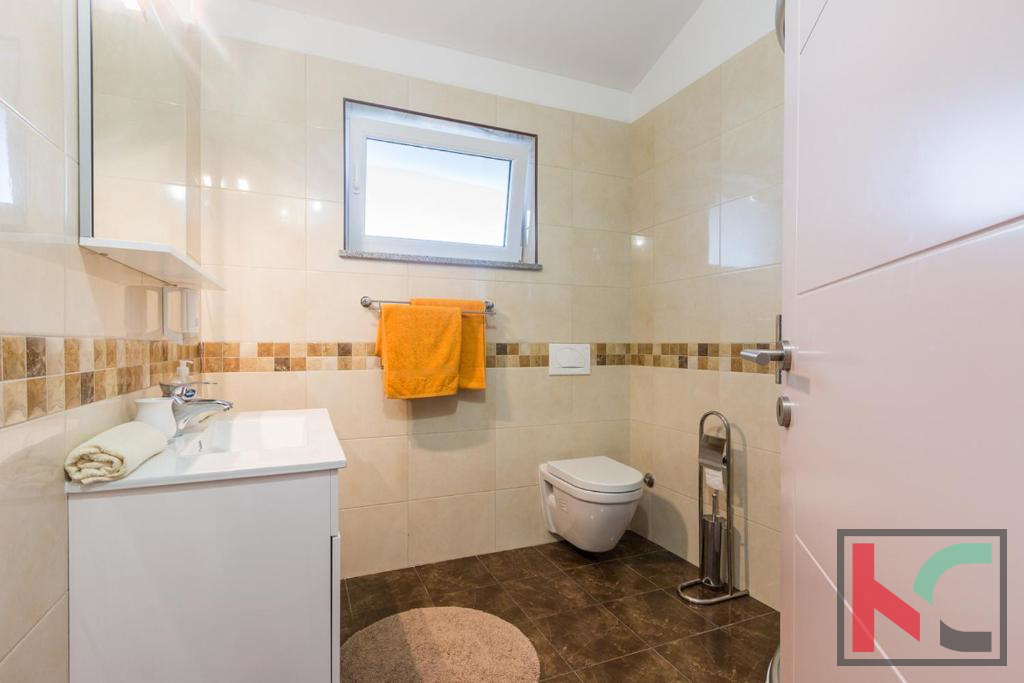 Istra, Vodnjan, počitniška hiša z bazenom in urejenim vrtom 441 m2