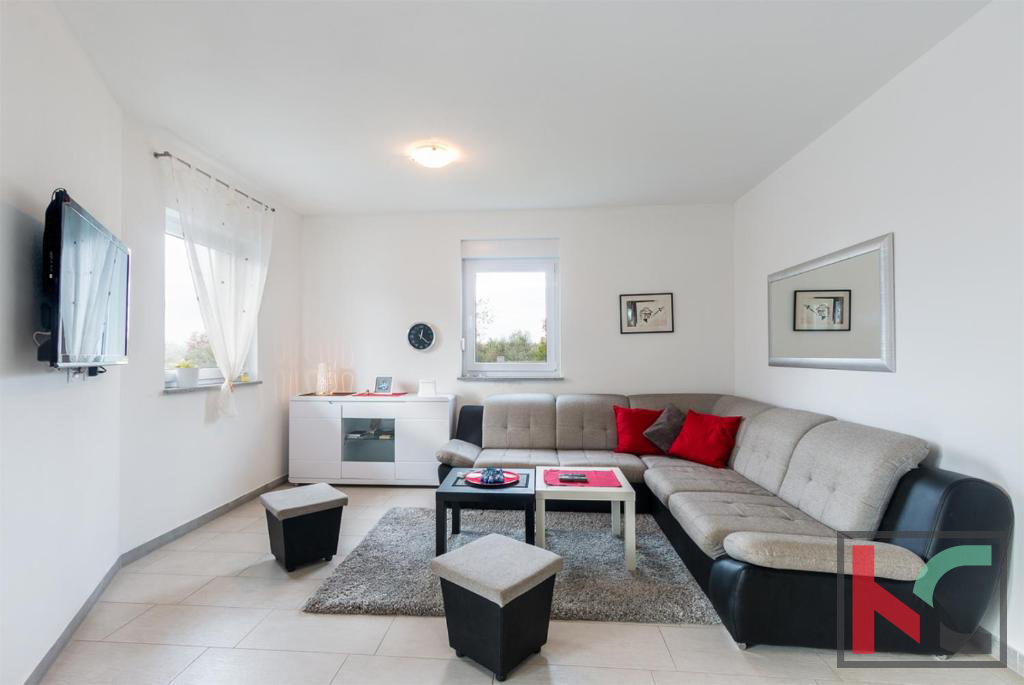 Istra, Vodnjan, počitniška hiša z bazenom in urejenim vrtom 441 m2
