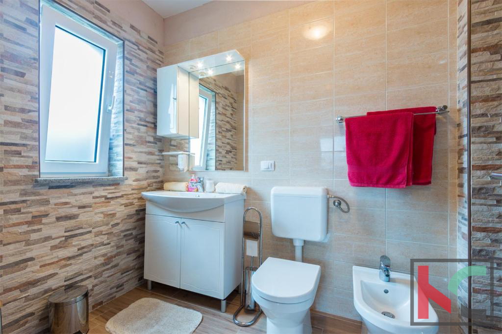 Istra, Vodnjan, počitniška hiša z bazenom in urejenim vrtom 441 m2