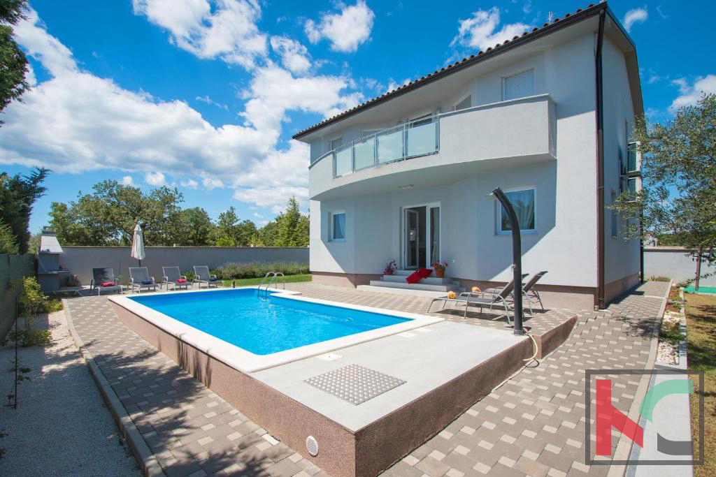 Istra, Vodnjan, počitniška hiša z bazenom in urejenim vrtom 441 m2