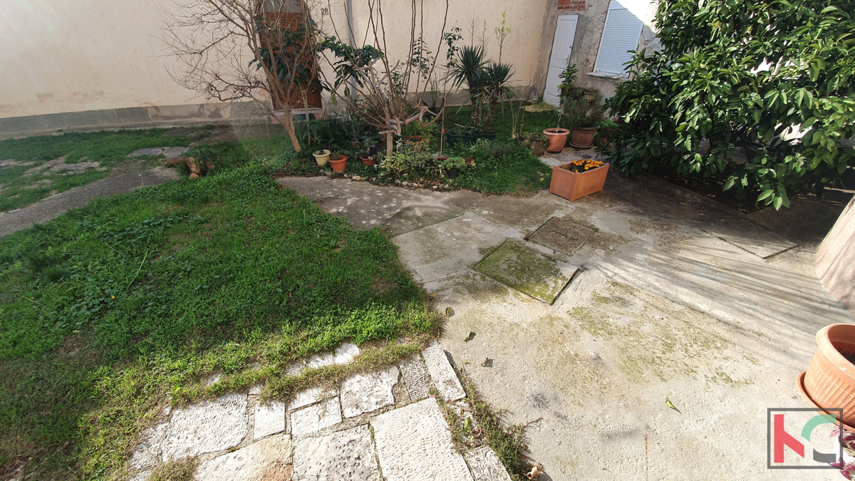 Pula, Center - obnovljeno garsonjero 14,41m2 z galerijo