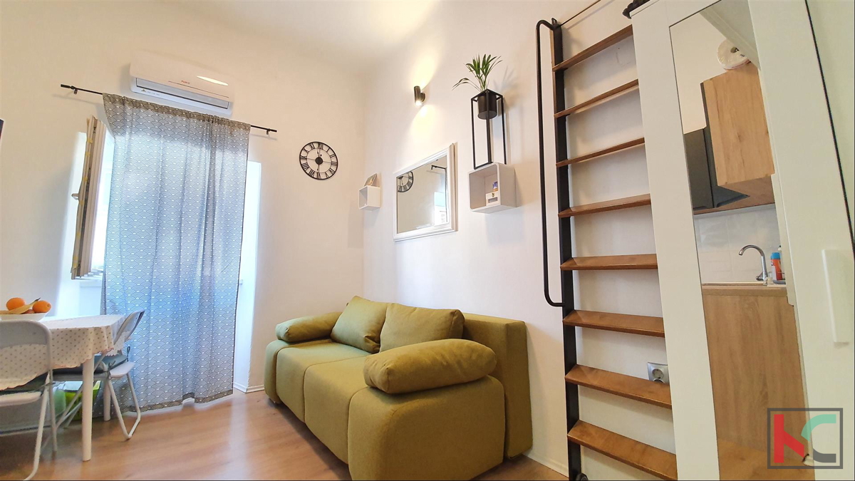 Pula, Center - obnovljeno garsonjero 14,41m2 z galerijo