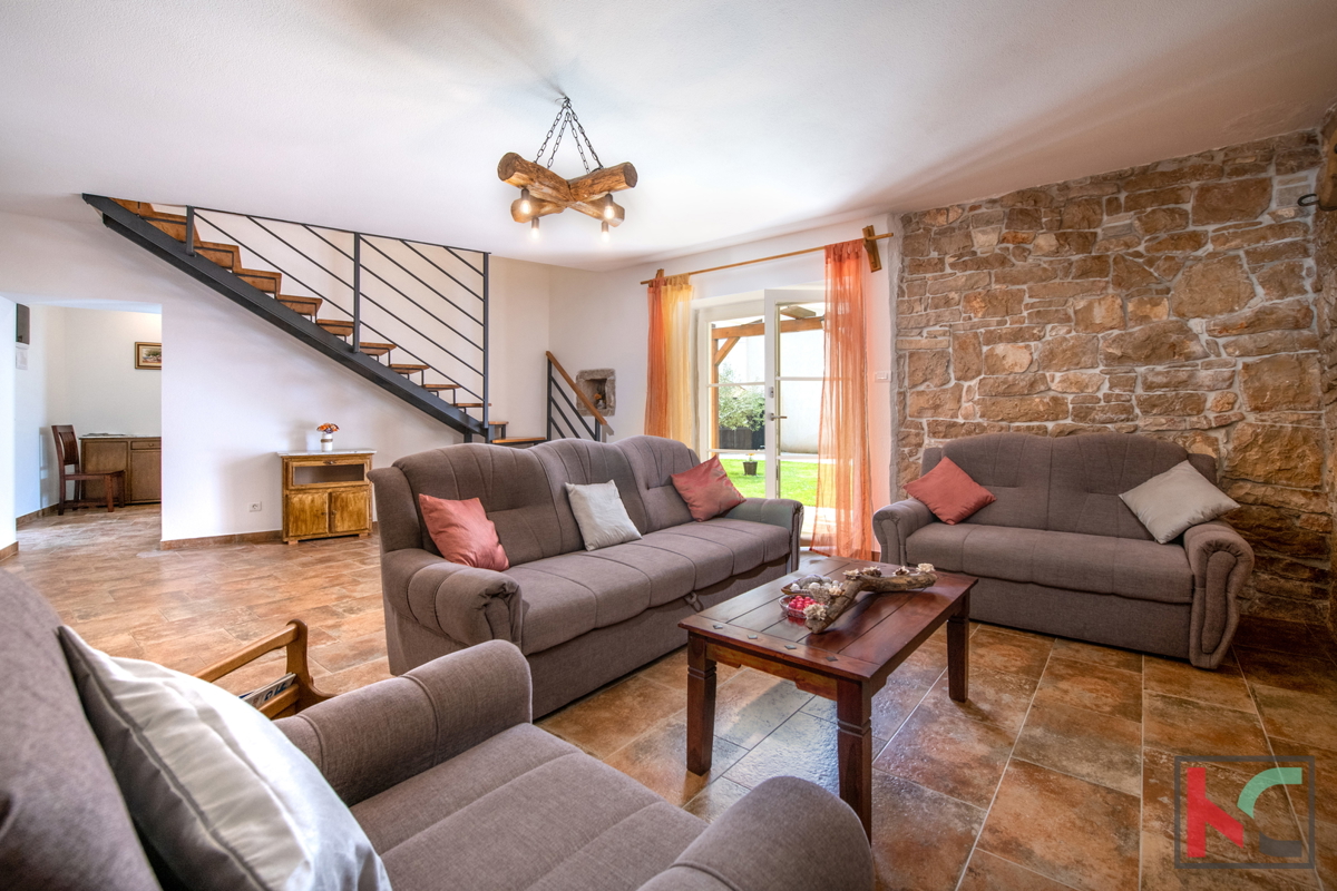 ISTRA, KRNICA – MODERNA VILA S 4 SPALNICAMI, OGREVAN BAZEN, UREJENO DVORIŠČE, #PRODAJA