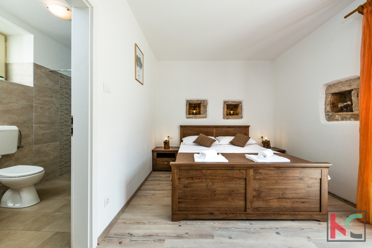 ISTRA, KRNICA – MODERNA VILA S 4 SPALNICAMI, OGREVAN BAZEN, UREJENO DVORIŠČE, #PRODAJA