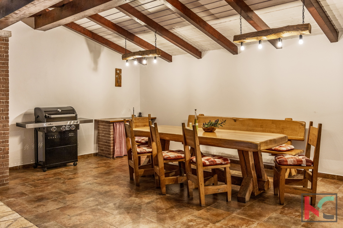 ISTRA, KRNICA – MODERNA VILA S 4 SPALNICAMI, OGREVAN BAZEN, UREJENO DVORIŠČE, #PRODAJA