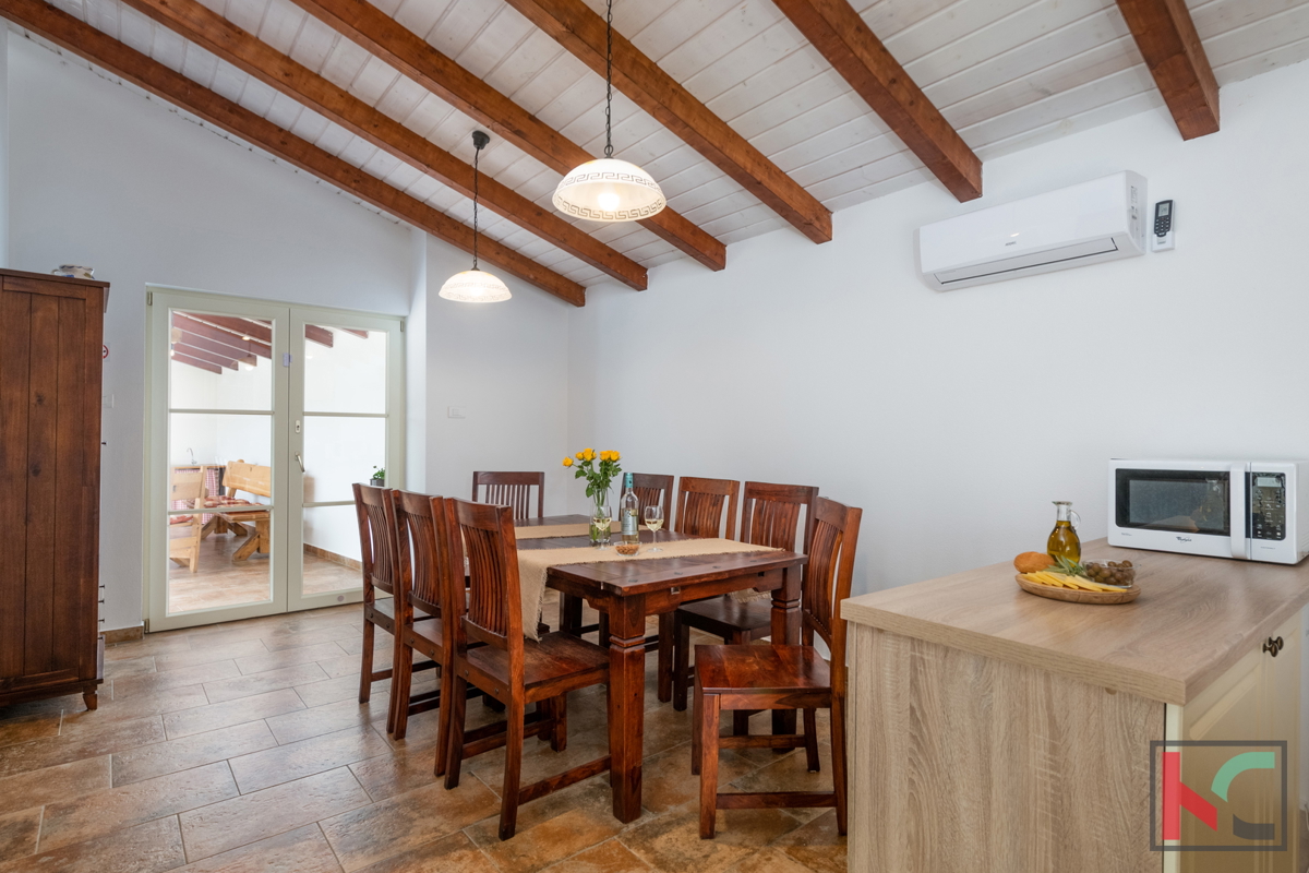 ISTRA, KRNICA – MODERNA VILA S 4 SPALNICAMI, OGREVAN BAZEN, UREJENO DVORIŠČE, #PRODAJA