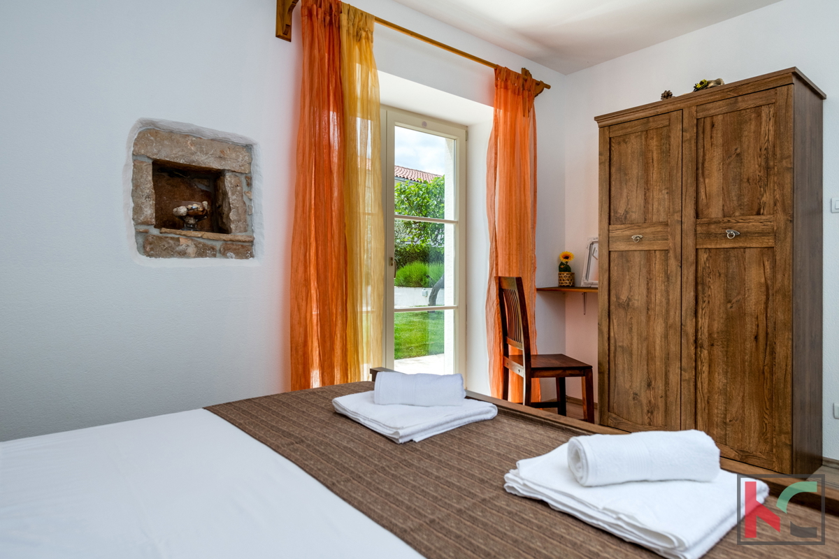 ISTRA, KRNICA – MODERNA VILA S 4 SPALNICAMI, OGREVAN BAZEN, UREJENO DVORIŠČE, #PRODAJA